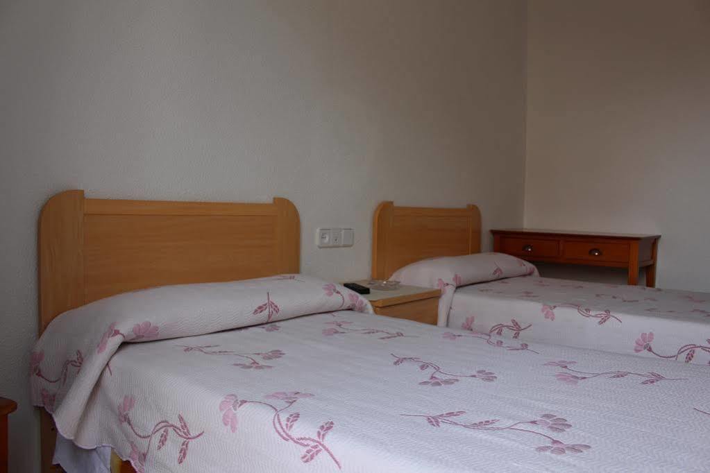 Hostal Casanova Madrid Bagian luar foto
